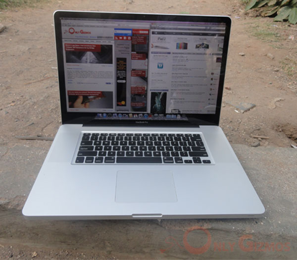 Apple MacBook Pro 17" Intel Core i7